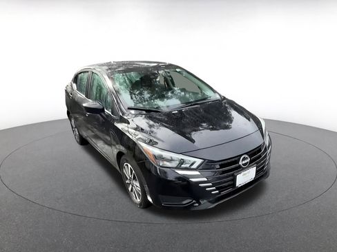Used 2025 Nissan Versa SV image 3