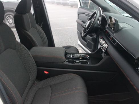 Used 2025 Honda Pilot Sport image 31