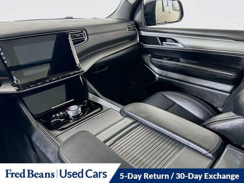 Used 2025 Jeep Wagoneer Series II w/ Premium Group I AWD/4WD image 27