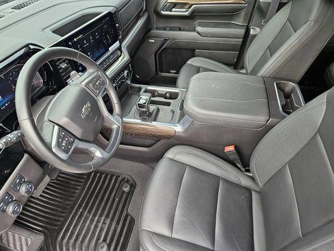 Used 2024 Chevrolet Silverado 1500 LT Trail Boss w/ Convenience Package II AWD/4WD image 17