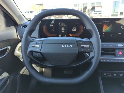 Used 2025 Kia K4 LXS image 18