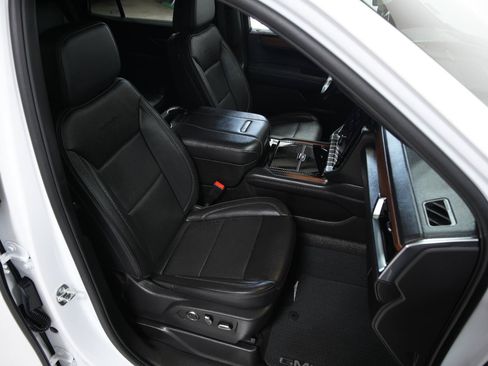 Used 2025 GMC Yukon Denali AWD/4WD image 19