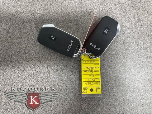 Used 2025 Kia Sportage SX image 25