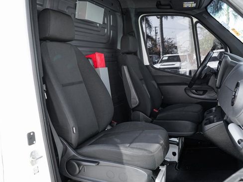 Used 2022 Mercedes-Benz Sprinter 1500 image 32
