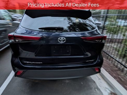 Used 2023 Toyota Highlander LE AWD/4WD image 6