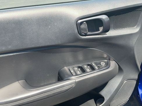 Certified 2023 Hyundai Venue Limited FWD image 15