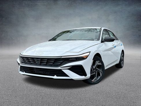 Certified 2025 Hyundai Elantra SEL image 25