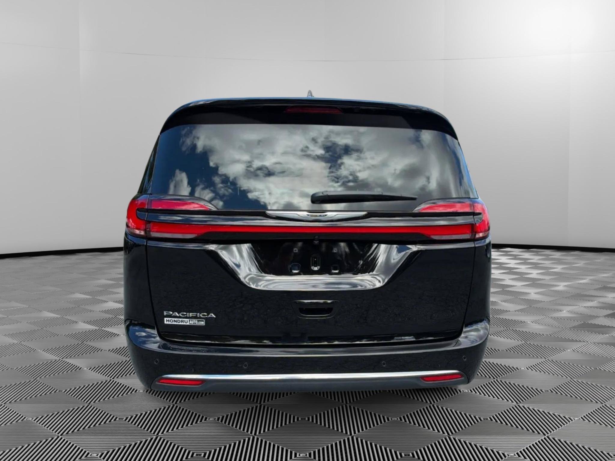 Used 2026 Chrysler Pacifica Select FWD image 8