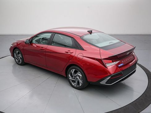 Used 2025 Hyundai Elantra Sport FWD image 6