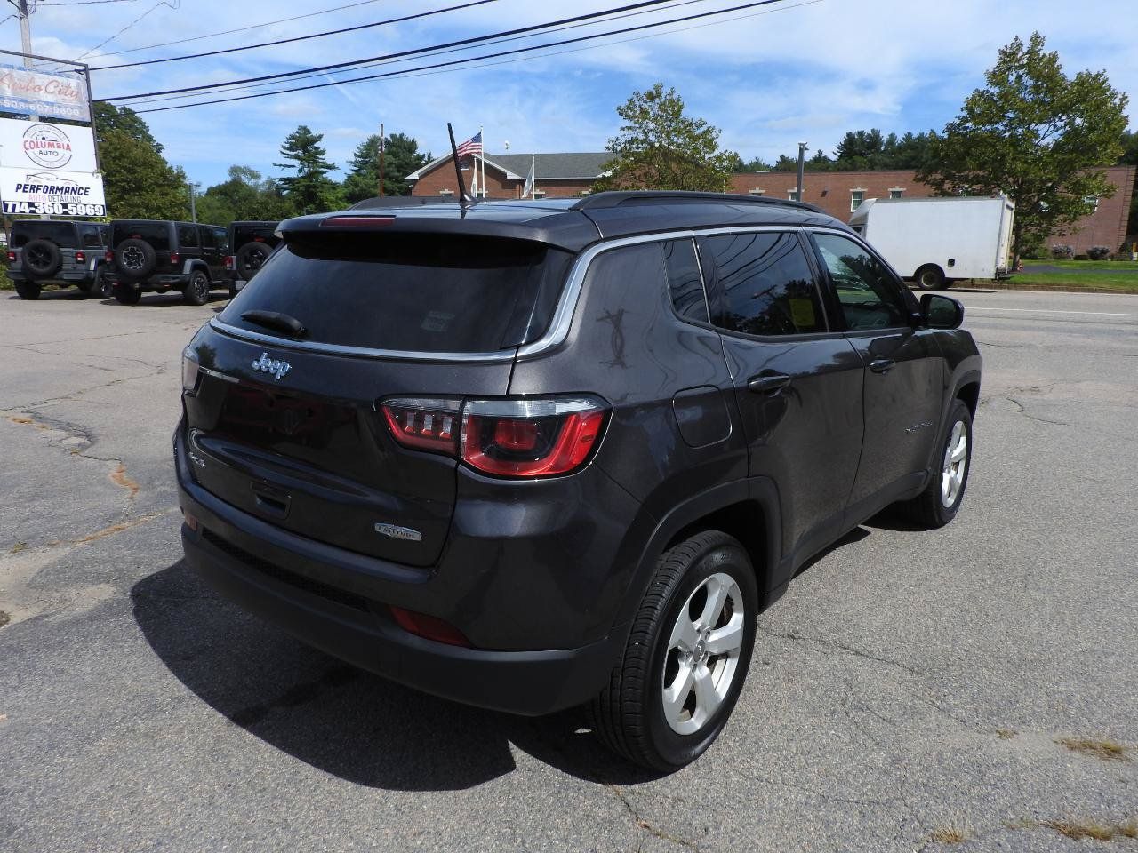 Used 2018 Jeep Compass Latitude w/ Cold Weather Group AWD/4WD image 4