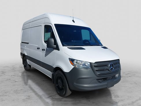 Used 2025 Mercedes-Benz Sprinter 2500 image 3
