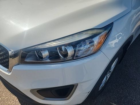 Used 2017 Kia Sorento AWD w/ LX Convenience Package image 5