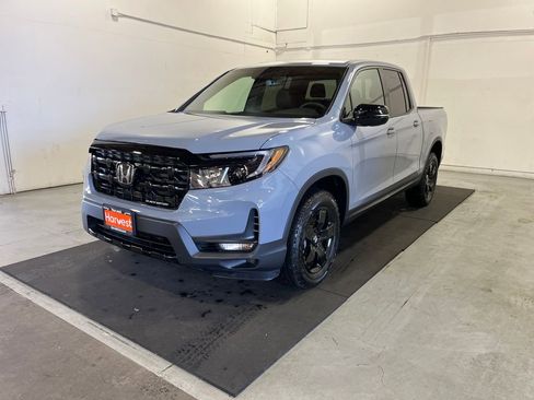 Certified 2025 Honda Ridgeline Black Edition image 3