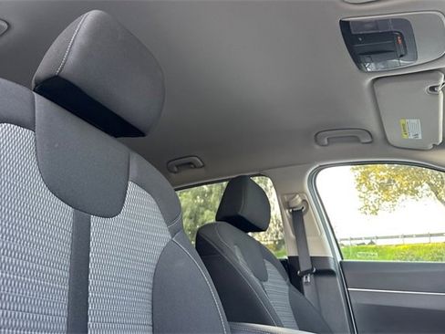 Used 2022 Kia Sorento LX image 18