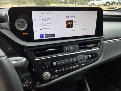 Used 2024 Lexus ES 350 Ultra Luxury w/ Accessory Package (Z2) image 15