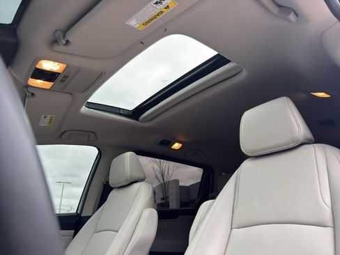 Used 2025 Honda Odyssey EX-L image 12