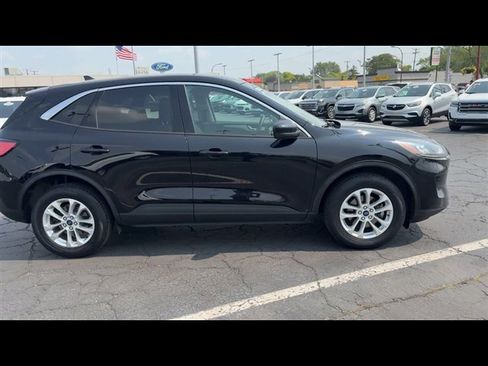 Used 2020 Ford Escape SE image 9