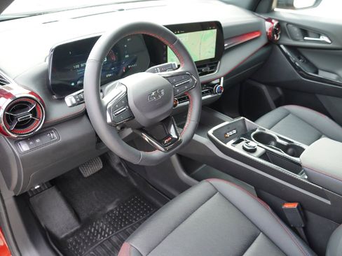 Used 2025 Chevrolet Equinox RS image 9