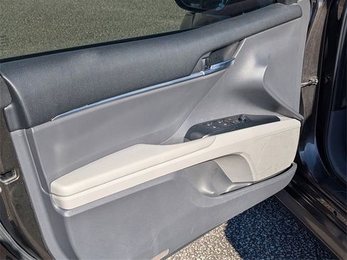 Used 2018 Toyota Camry LE image 18