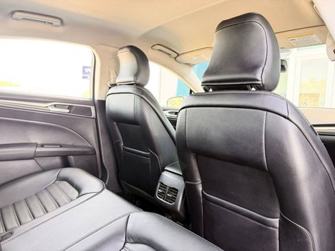 Used 2018 Ford Fusion SE w/ Equipment Group 602A FWD image 19