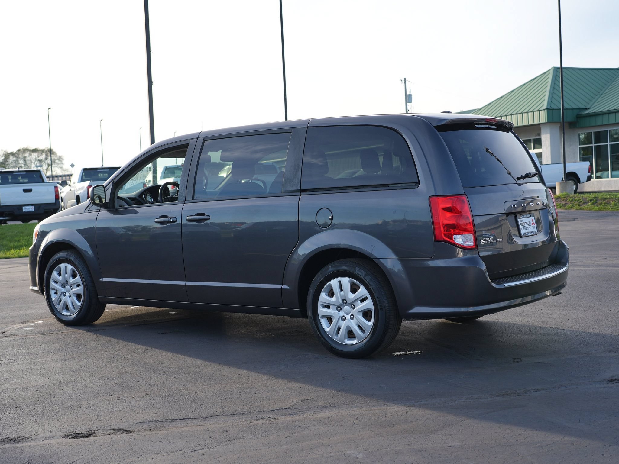 Used 2018 Dodge Grand Caravan SE w/ UConnect Hands-Free Group FWD image 6