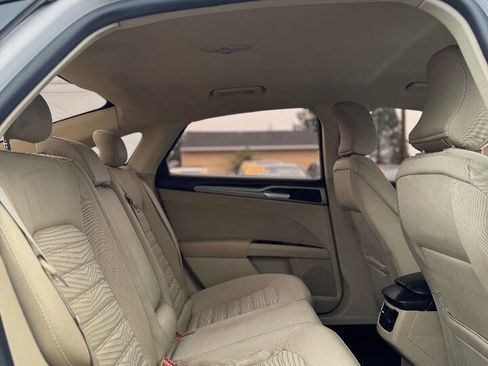 Used 2016 Ford Fusion SE image 9