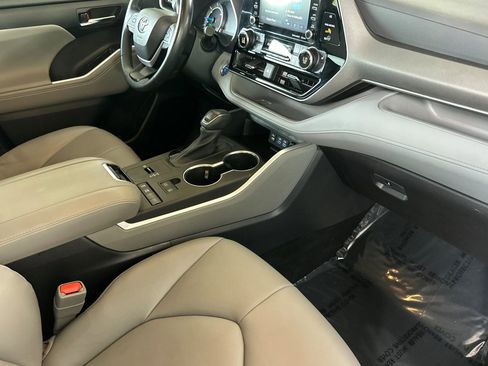 Used 2022 Toyota Highlander XLE image 21