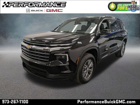 Used 2025 Chevrolet Traverse LT w/ Driver Confidence Package image 1