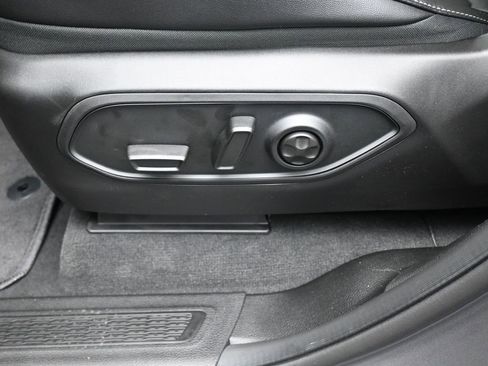 New 2025 Jeep Grand Cherokee Limited w/ Black Appearance Package image 18