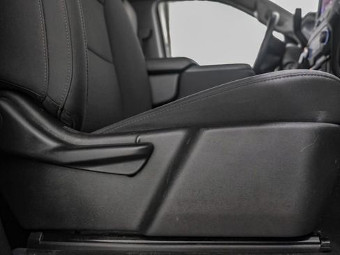 Used 2021 Chevrolet Silverado 1500 Custom image 32