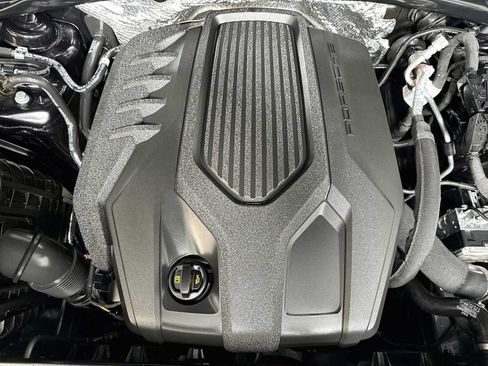 Used 2026 Porsche Macan AWD/4WD image 31