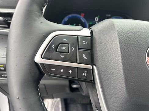 Used 2025 Toyota Highlander Platinum image 19