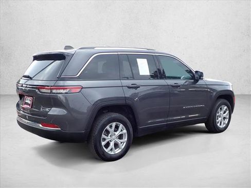 Used 2023 Jeep Grand Cherokee Limited AWD/4WD image 4