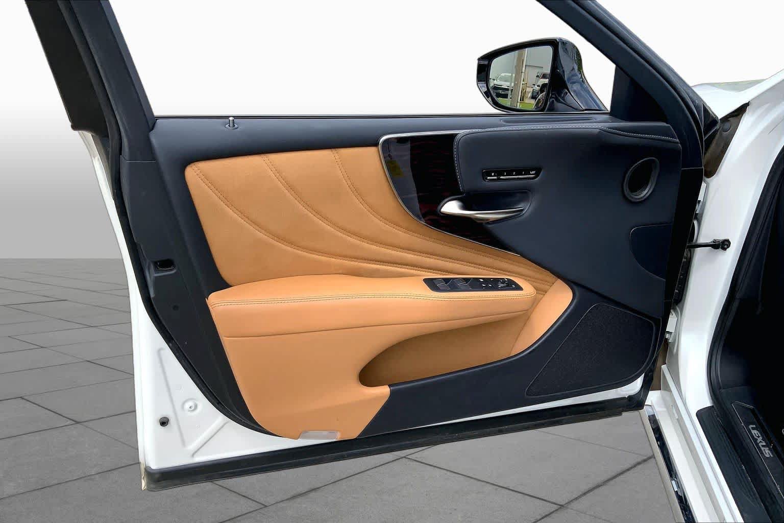 Used 2022 Lexus LS 500 w/ Interior Upgrade Package RWD image 21