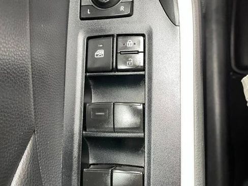 Used 2019 Toyota RAV4 XLE FWD image 23