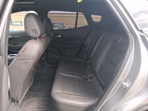 Used 2025 Chevrolet Trax RS w/ Sunroof Package FWD image 17