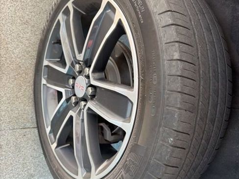 Used 2022 GMC Acadia SLT w/ Preferred Package FWD image 5