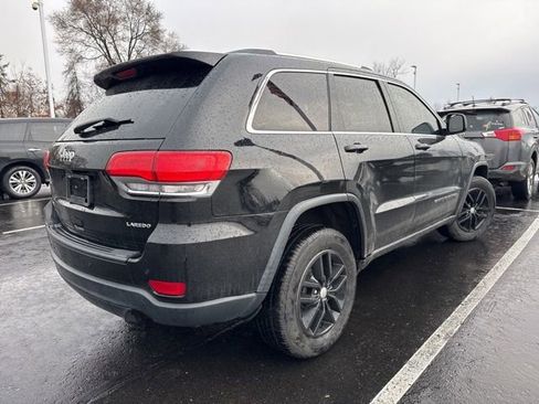 Used 2018 Jeep Grand Cherokee Laredo image 3