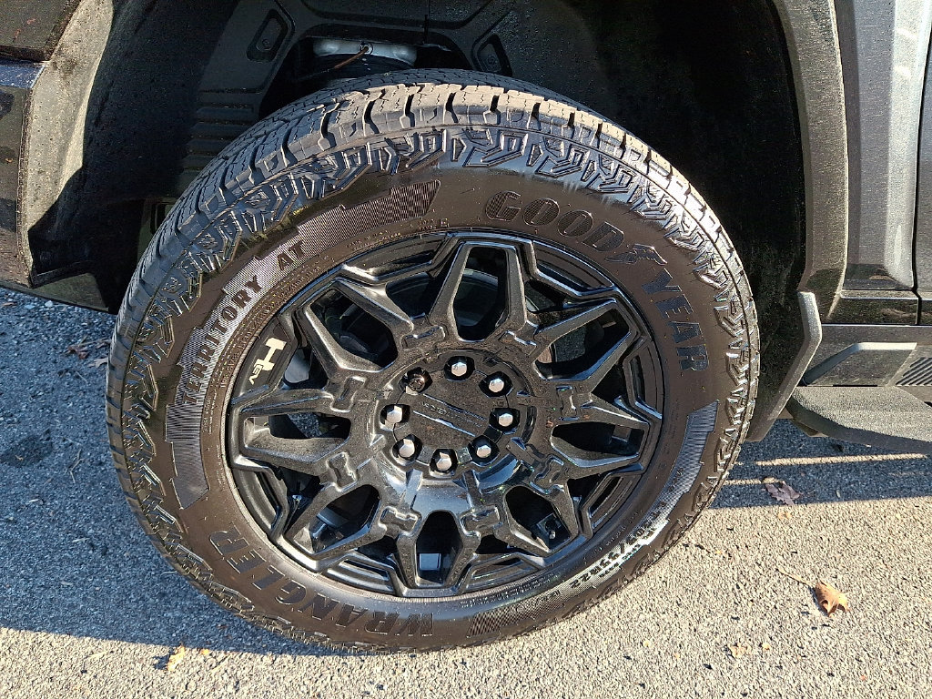 Used 2026 GMC Hummer EV SUV w/ LPO, Dark Essentials Package AWD/4WD image 8