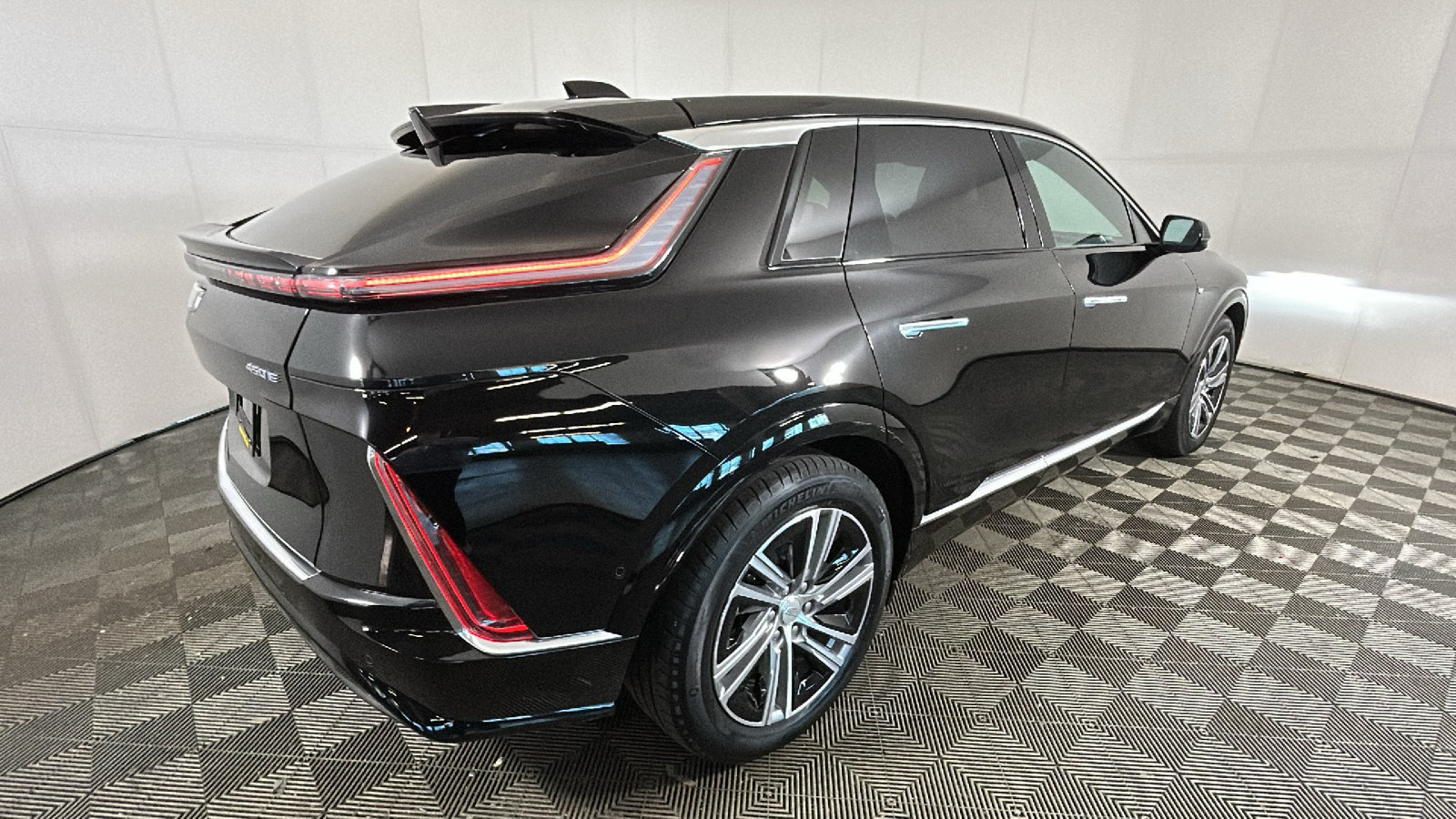 Used 2024 Cadillac Lyriq Luxury RWD image 2