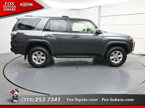 Used 2022 Toyota 4Runner SR5 Premium w/ Moonroof Package AWD/4WD image 17