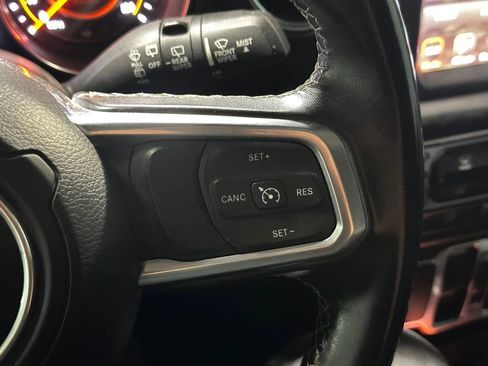 Used 2020 Jeep Wrangler Unlimited Sahara image 32