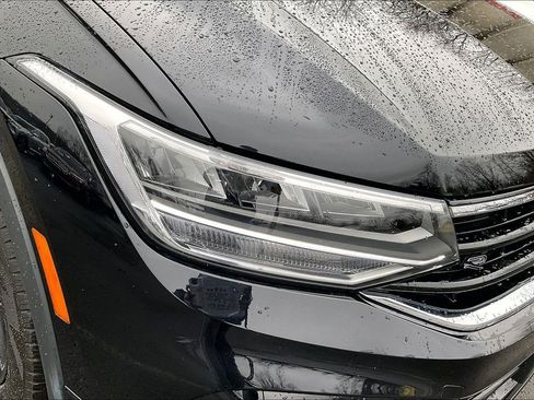 Used 2023 Volkswagen Tiguan SE R-Line image 27