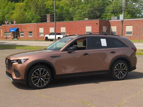 Certified 2025 MAZDA CX-70 Plug-In Hybrid w/ Premium Pkg AWD/4WD image 2