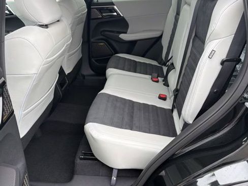 New 2026 Mitsubishi Outlander SE FWD image 11