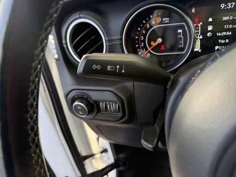 Used 2020 Jeep Gladiator Overland image 13