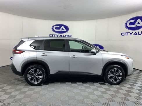Used 2023 Nissan Rogue SV FWD image 2