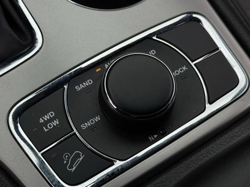 Used 2022 Jeep Grand Cherokee Limited image 22