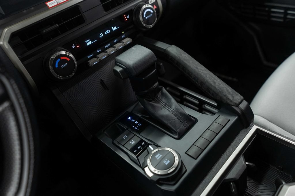 Used 2025 Toyota Tacoma SR5 AWD/4WD image 17