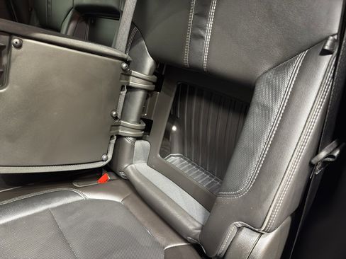 Used 2019 Chevrolet Silverado 1500 High Country w/ Technology Package AWD/4WD image 13